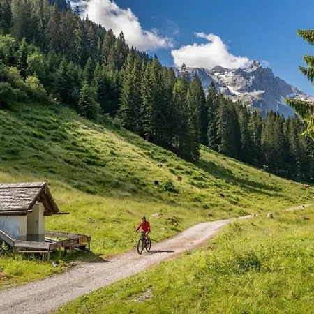 Dağ evi Luxus Skilift Fusslaeufig Bergblick & Wellness *